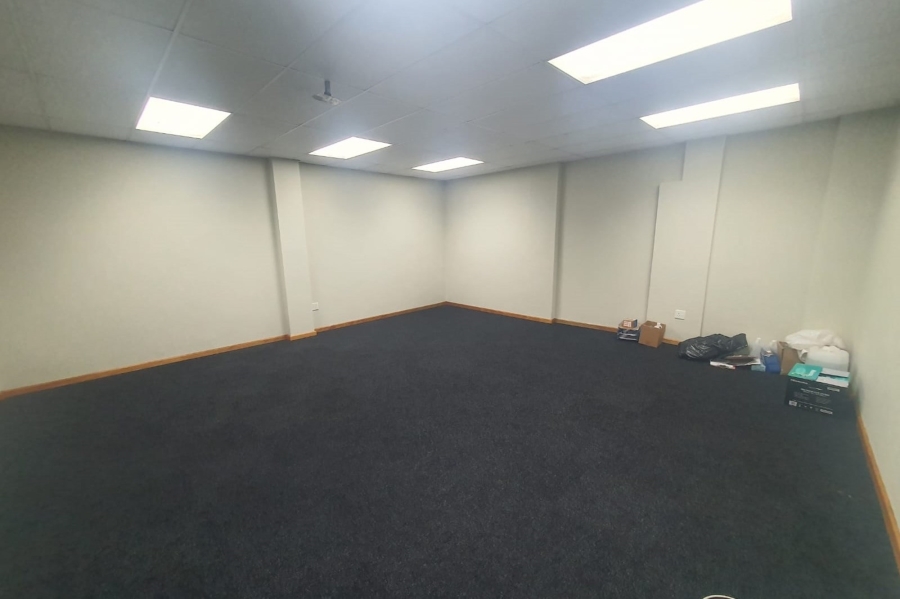 To Let commercial Property for Rent in Sidwell Eastern Cape